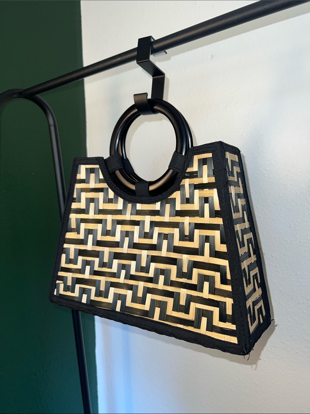 Woven Black and Natural Straw Circle-Handle Tote - Picture 2 of 3